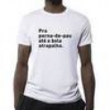 Camiseta – Pra Perna De Pau Até A Bola Atrapalha. Masculino